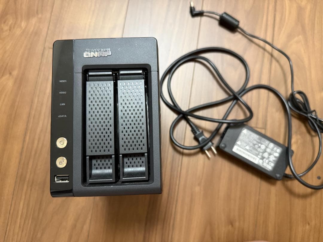 QNAP TS‑221 NAS（ネットワークHDD）