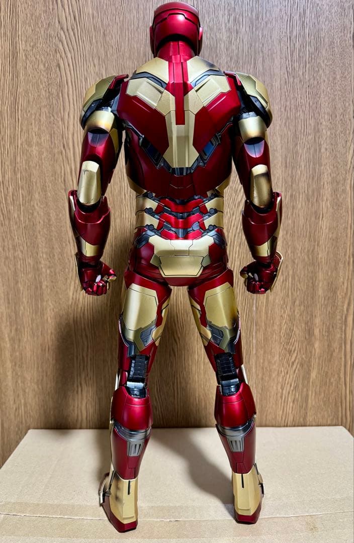 ホットトイズ　クオータースケール　アイアンマン　マーク42 ボーナスアクセサリー