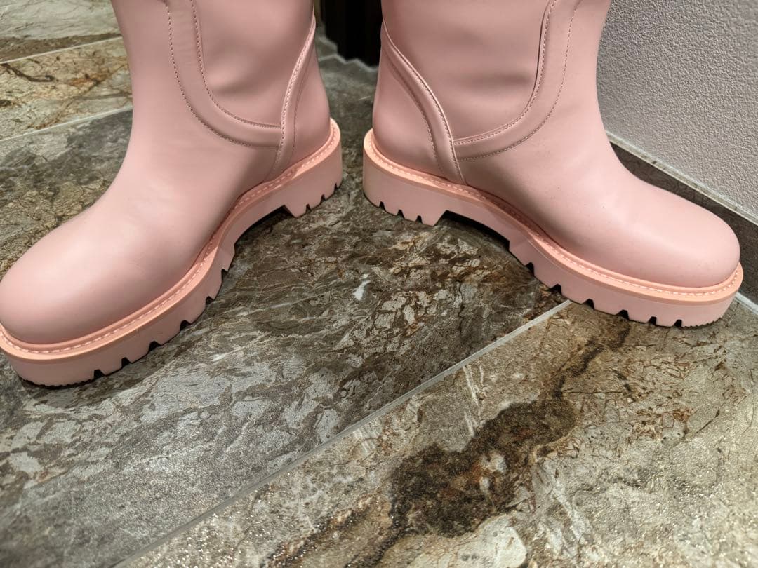Louis Vuitton ピンク レインブーツ