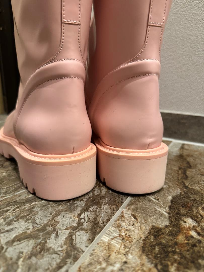Louis Vuitton ピンク レインブーツ