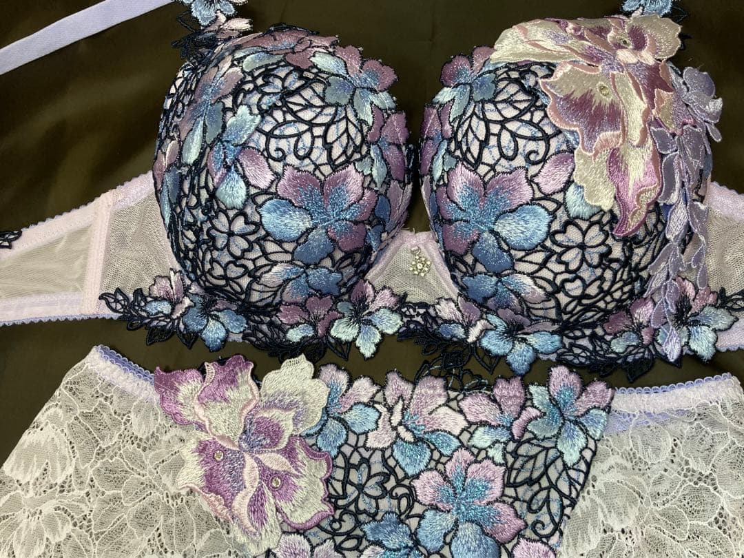 新品　ワコール　サルート　店舗限定　89G F70 ローライズL PU