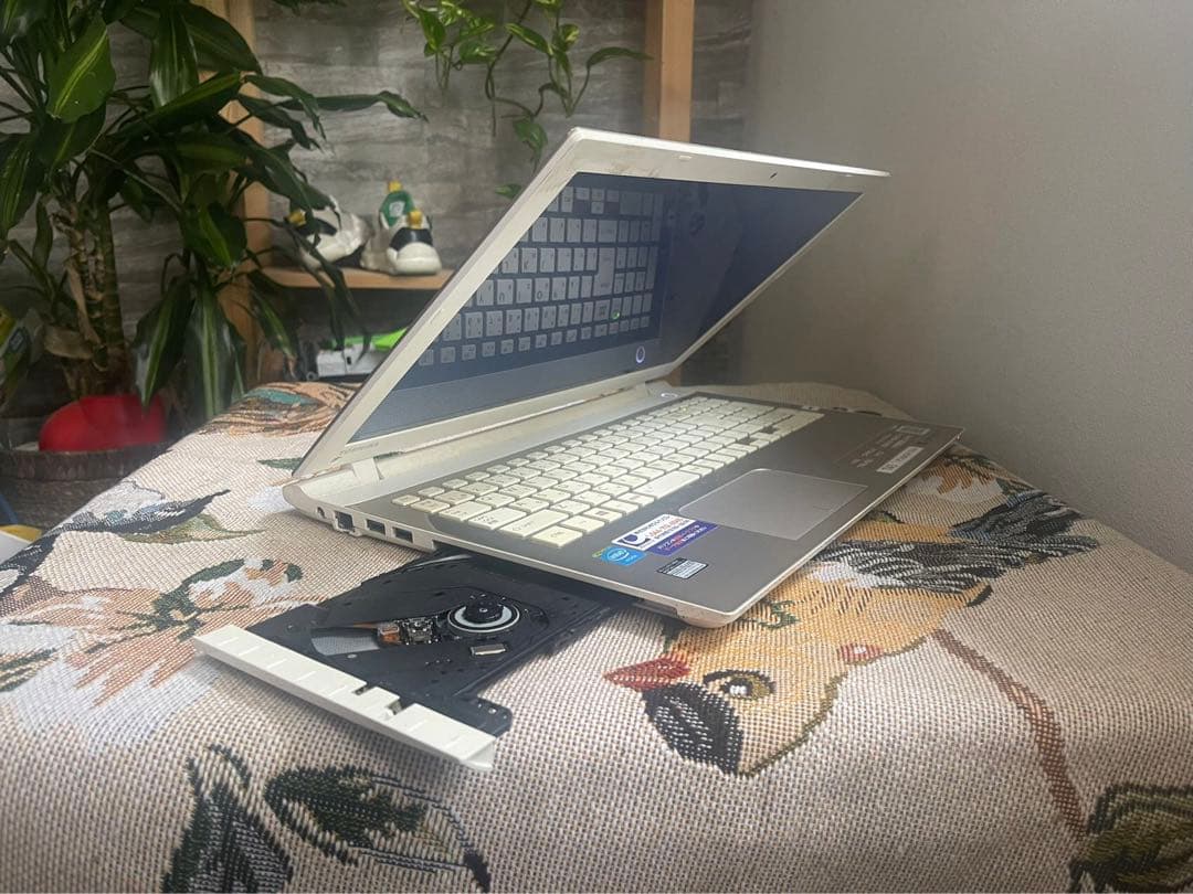 【薄型】東芝のノートパソコン♪大容量♪1TB♪ゴールドWindows11