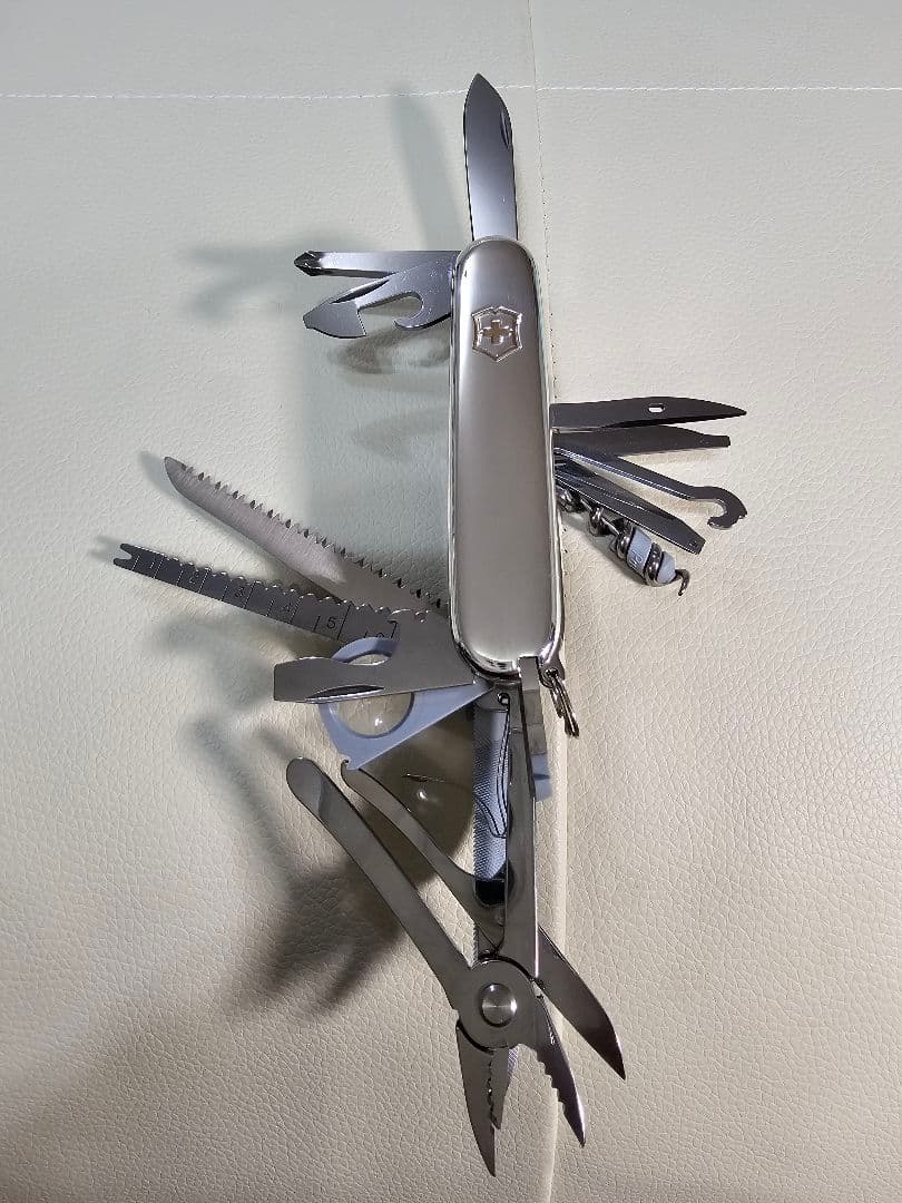 【ダイキ未使用】ティファニー ビクトリノックス 19徳 マルチツール