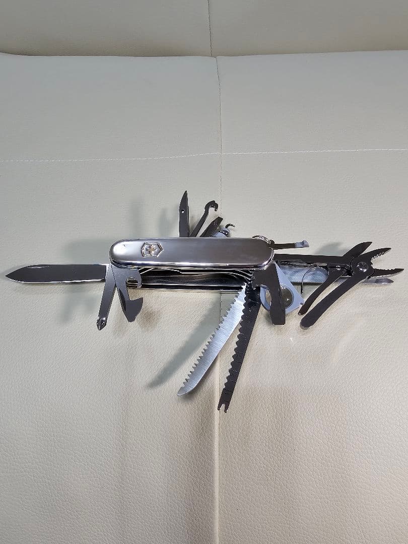 【ダイキ未使用】ティファニー ビクトリノックス 19徳 マルチツール