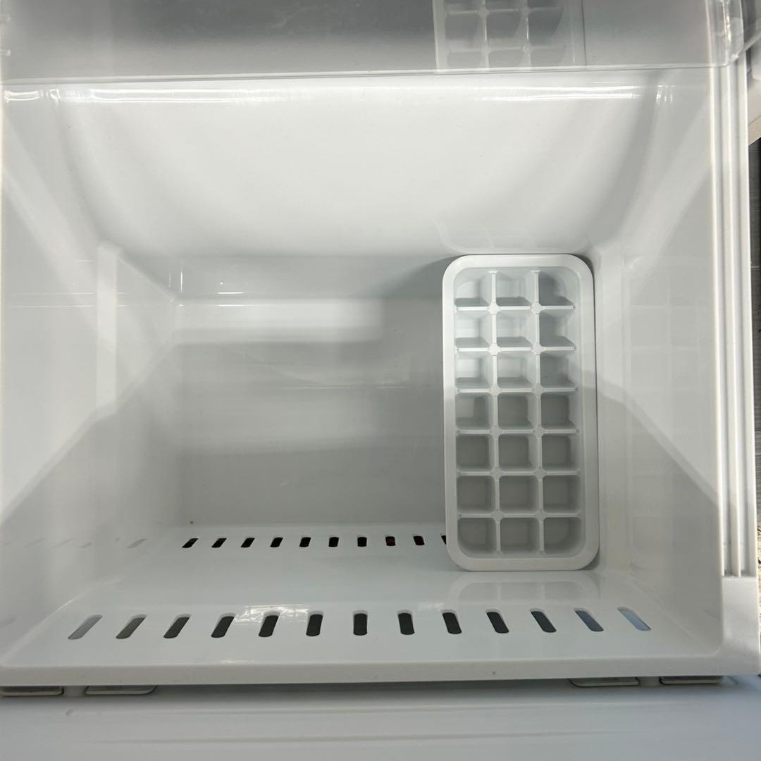 536 冷蔵庫　一人暮らし　200L弱 右開き　マッドデザイン　極美品　洗濯機有