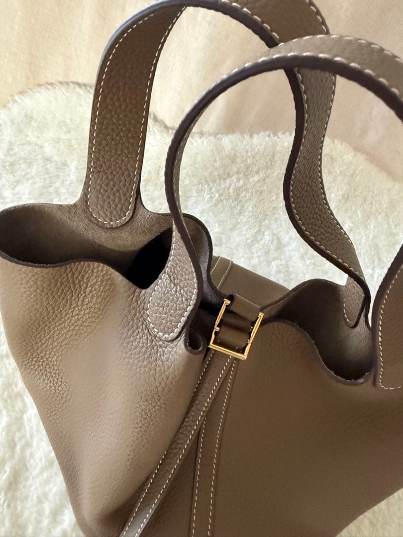 新品本革キューブ型バッグ　レザーハンドバッグ　新品レザーバック