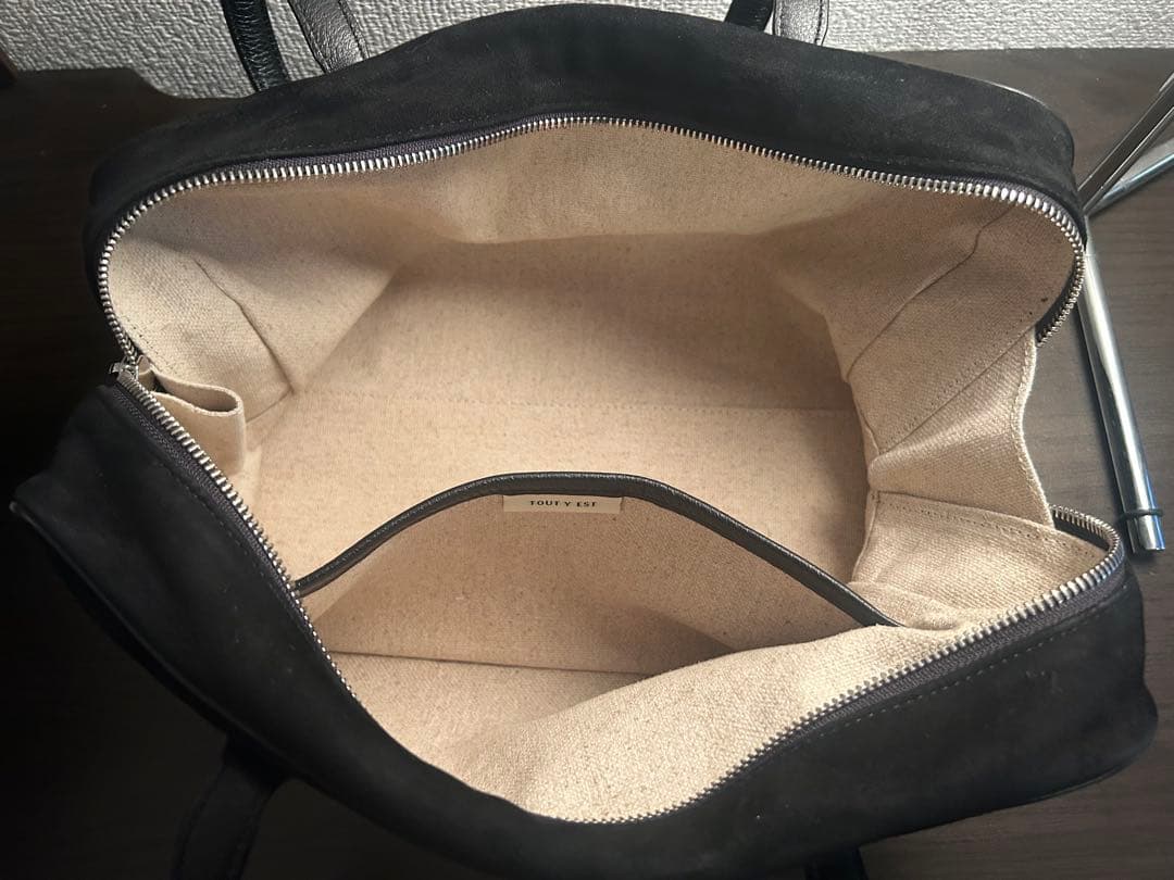 TOUT Y EST スエードブラック ハンドバッグ