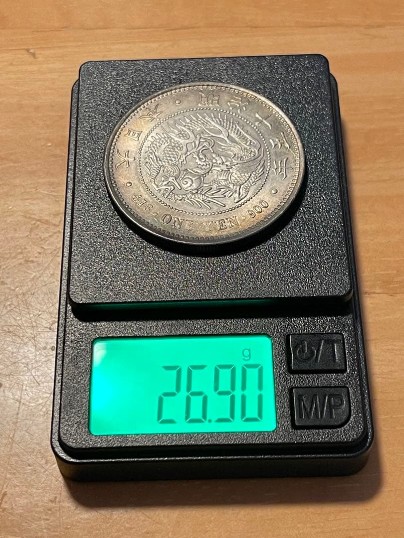 新1円銀貨　明治15年　日本近代貨幣　旧貨幣　古銭　一円銀貨　１圓銀貨　一圓銀貨