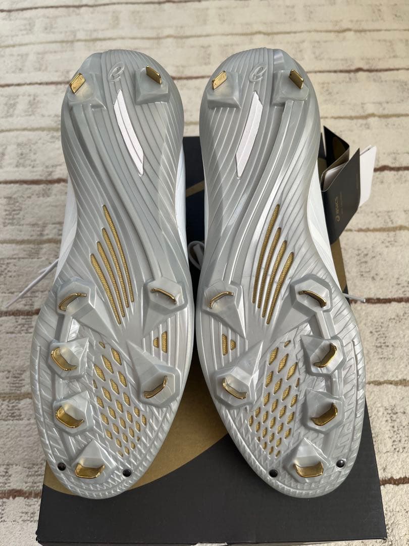 硬式野球スパイク　白　アシックス　28サイズ