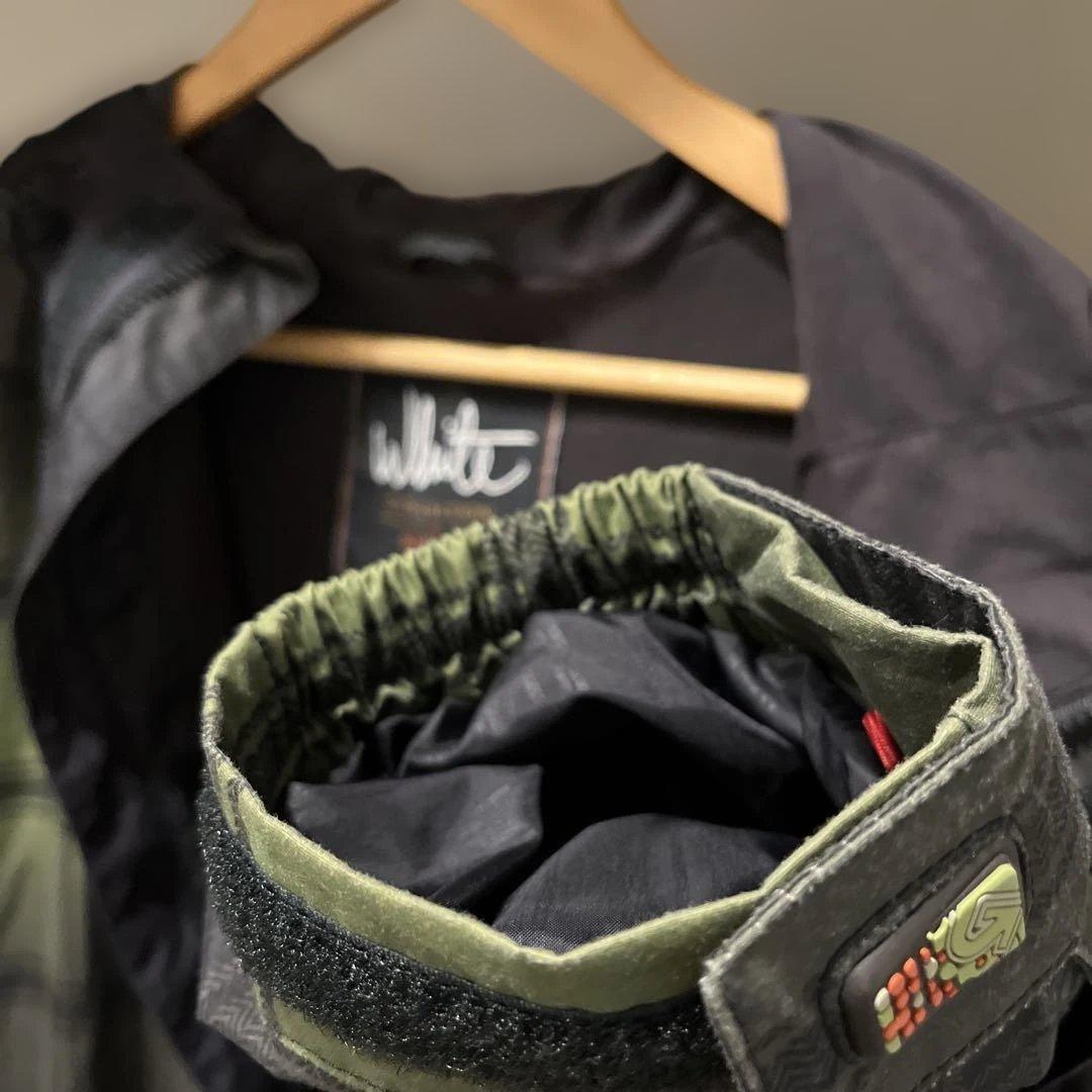 Burton スノーボードウェアLサイズ　ベルト、グローブ付属