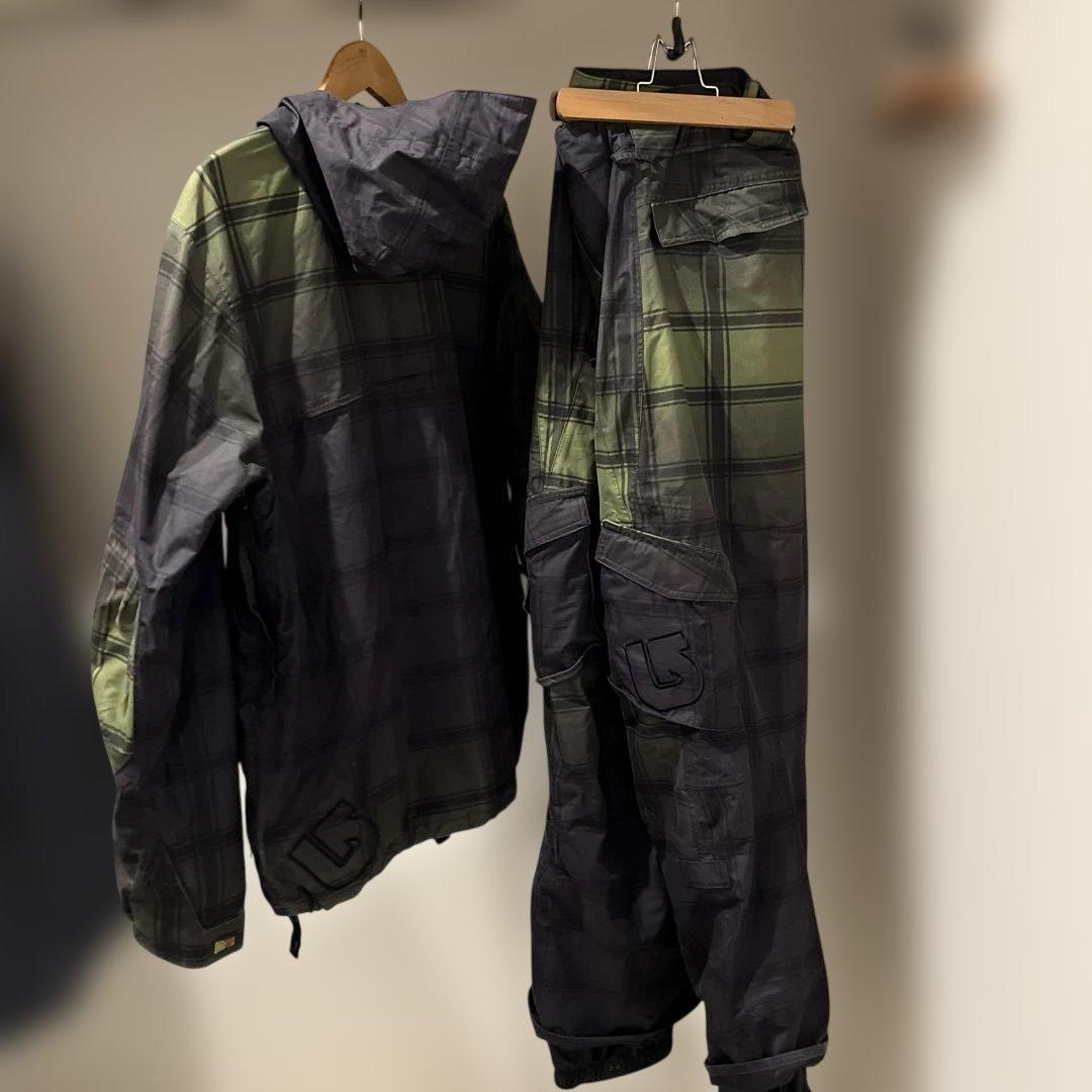 Burton スノーボードウェアLサイズ　ベルト、グローブ付属