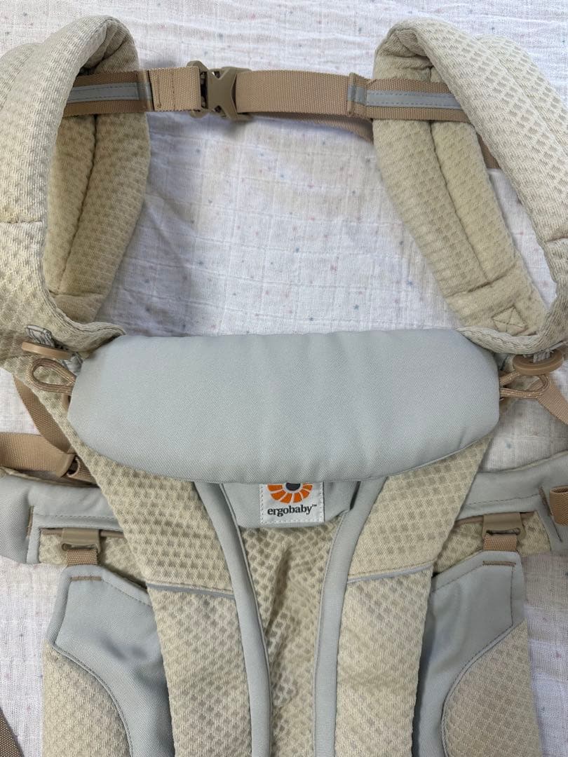 ergo baby omni エルゴ オムニ ブリーズ サンドベージュ 抱っこ紐