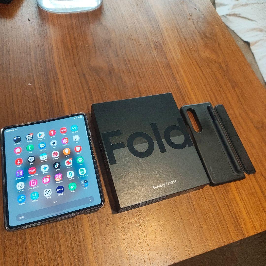 Samsung Galaxy Z Fold4 白色？ ケース 箱付き