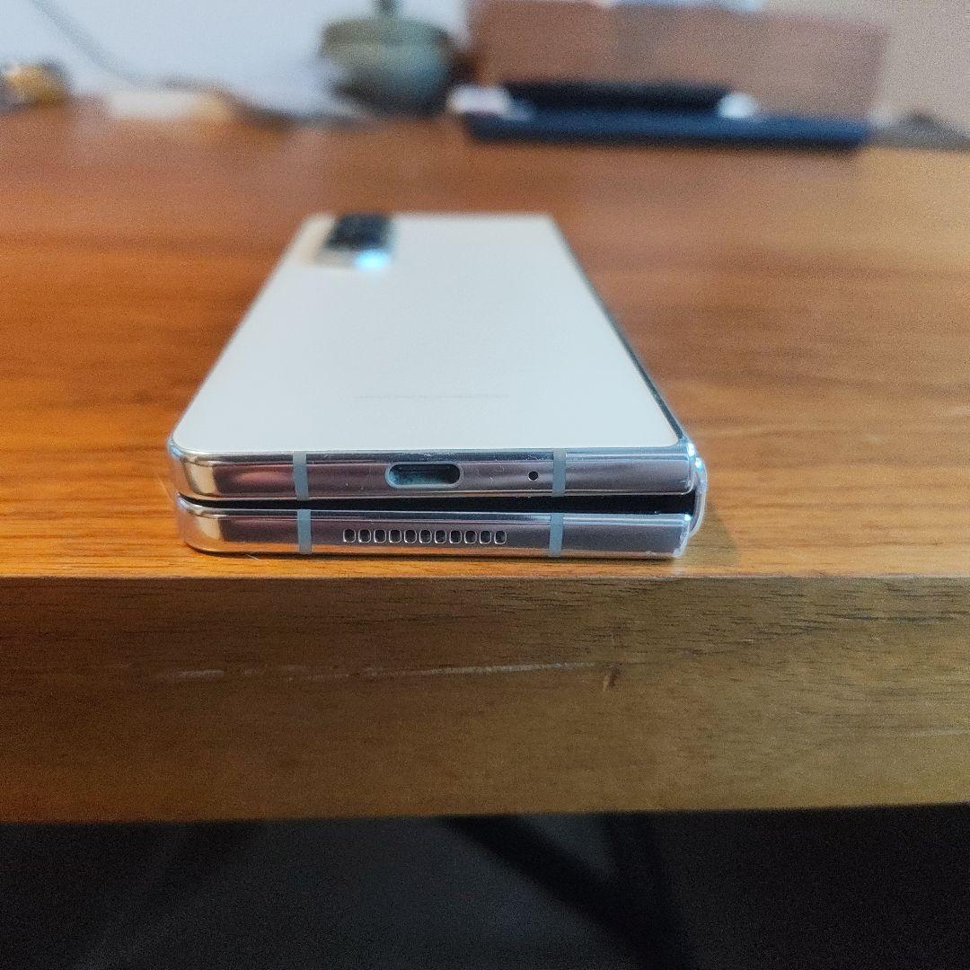 Samsung Galaxy Z Fold4 白色？ ケース 箱付き