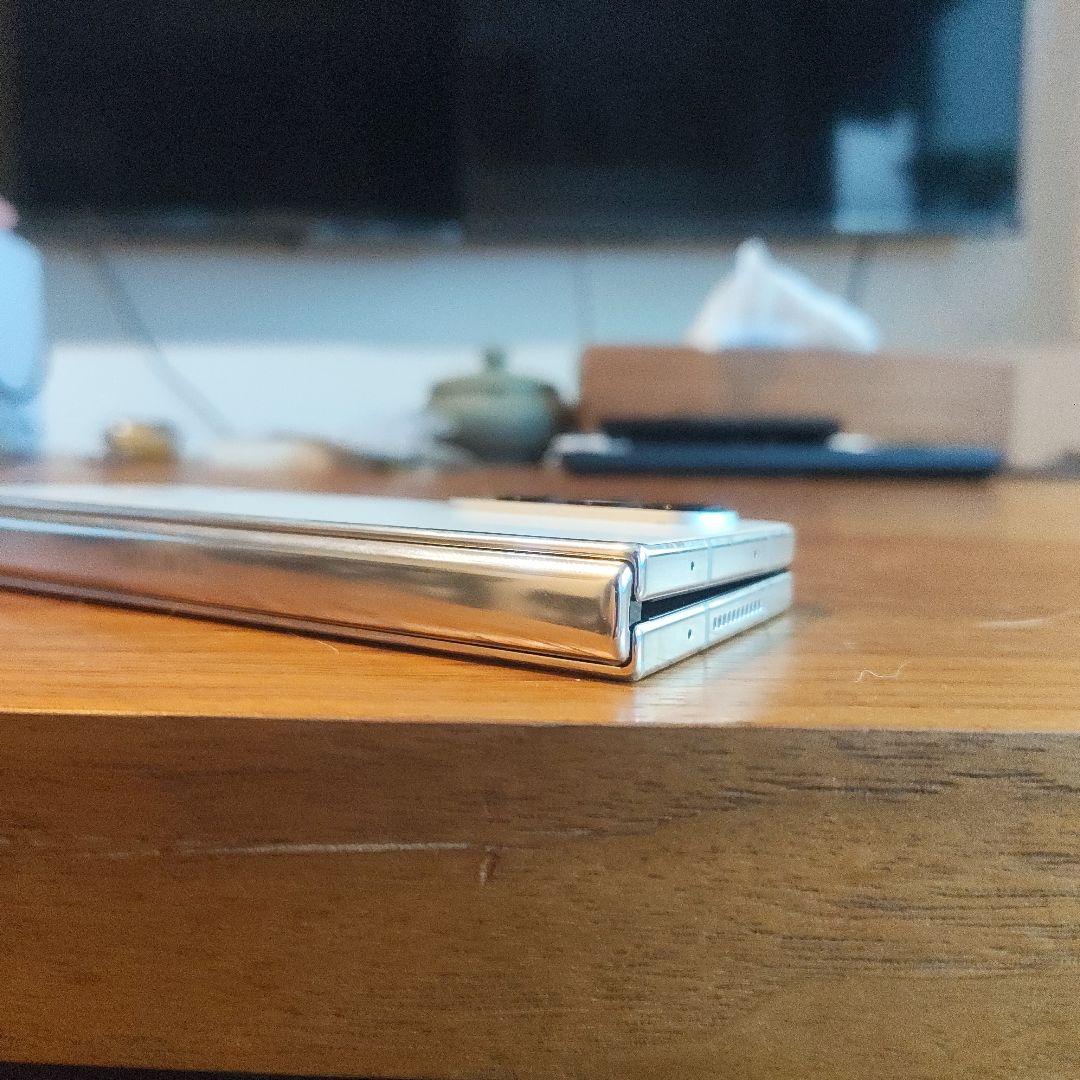 Samsung Galaxy Z Fold4 白色？ ケース 箱付き