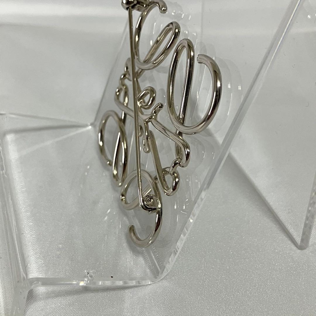 ロエベ アナグラム ブローチ シルバー 中古良品