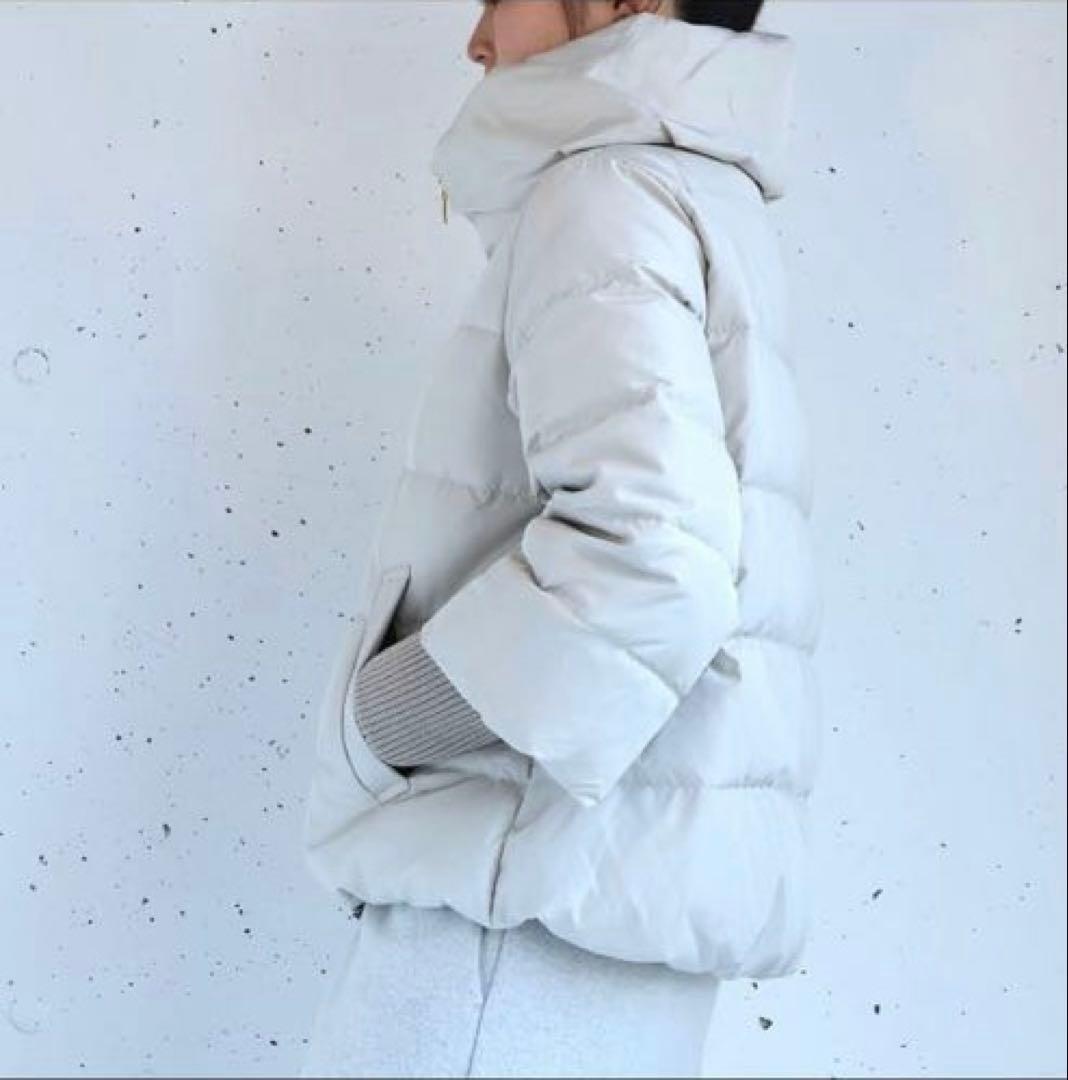 PASSIŌNEライトグレージュ フード付き ダウンジャケット