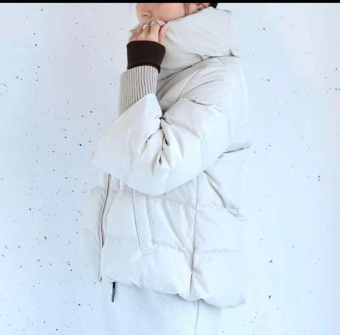 PASSIŌNEライトグレージュ フード付き ダウンジャケット