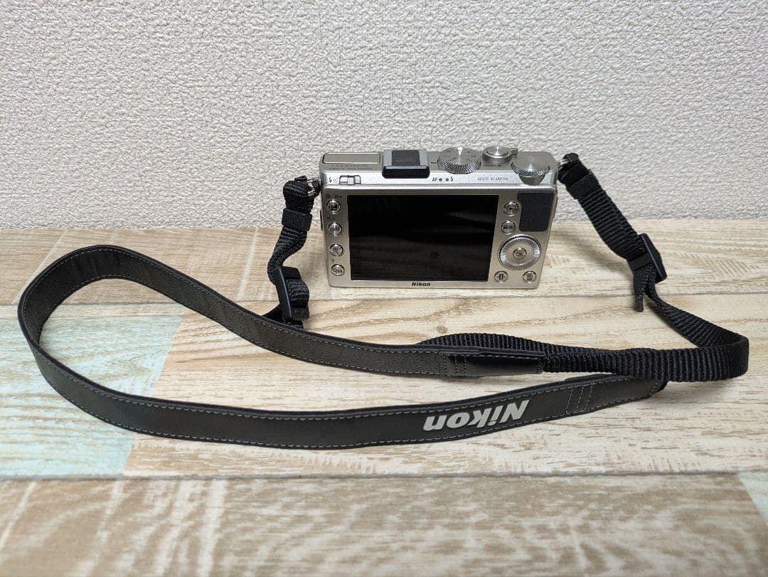 Nikon　COOLPIX　A　DXフォーマット　シルバー　動作品　綺麗