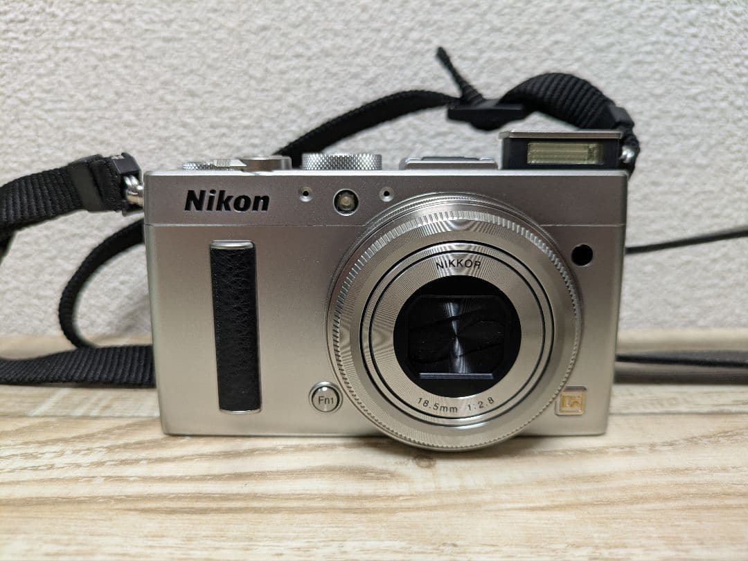 Nikon　COOLPIX　A　DXフォーマット　シルバー　動作品　綺麗