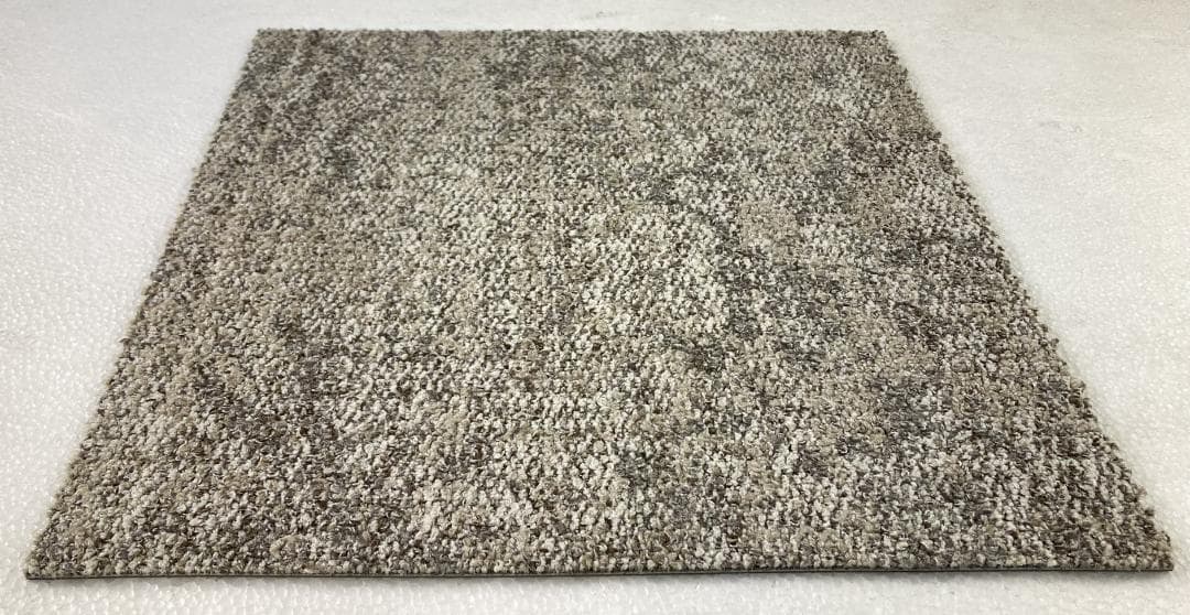 ペペ　タイルカーペット　９０枚　新品・未使用　国内メーカー　アウトレット