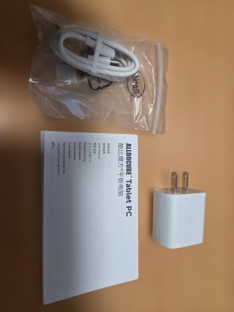 ALLODOCUBE iPlay70 mini Ultra 本体