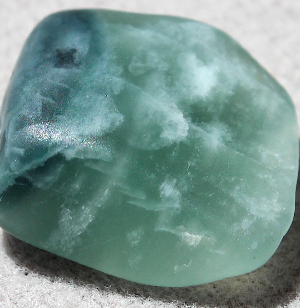 ［半透明の翡翠］糸魚川翡翠 原石 2.2g