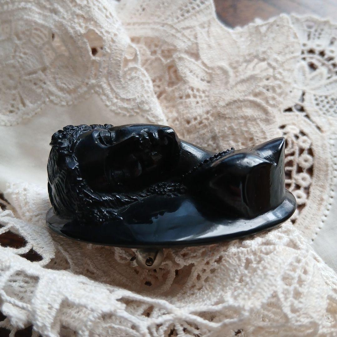 Vintage❗ブラック 彫刻 女性モチーフ ブローチ 女神 蚤の市