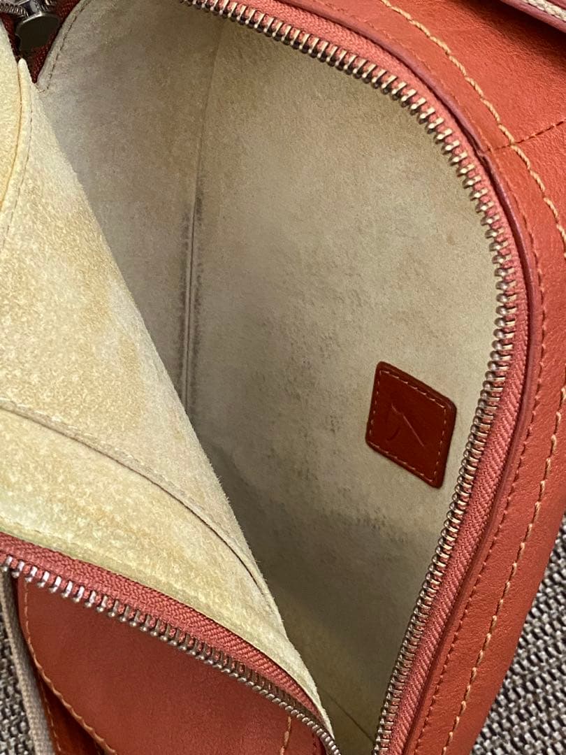 土屋鞄　ボディバッグ　限定色ストーブオレンジ