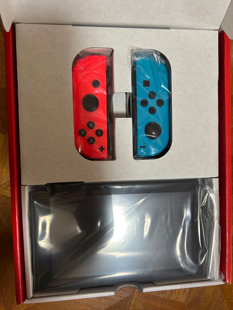 【新品未使用】Nintendo Switch 本体 赤青ジョイコン付き