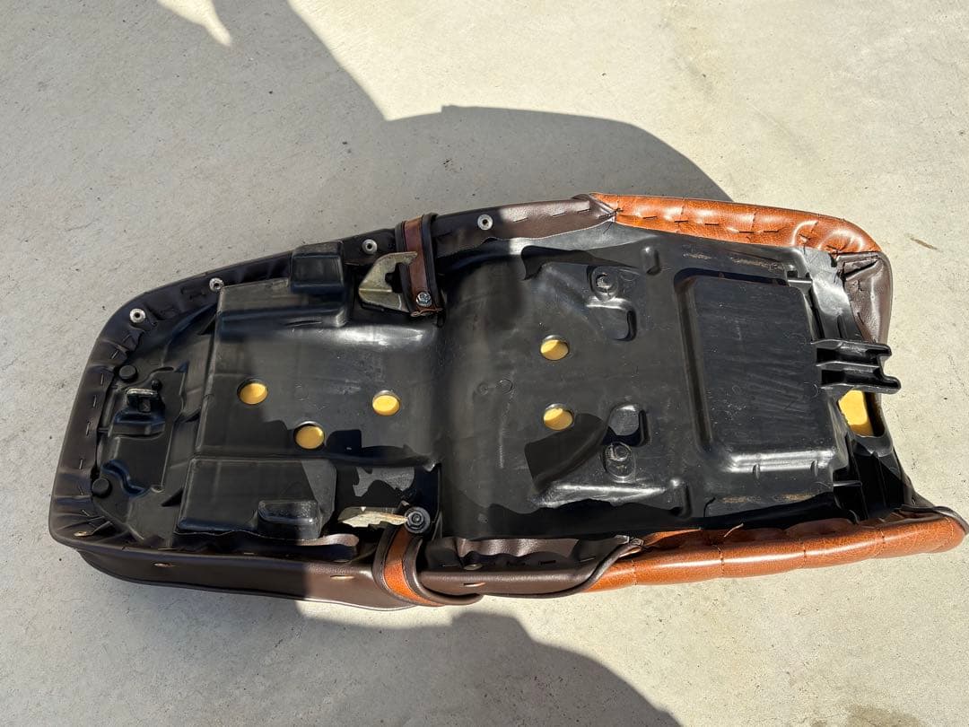 NC39 NC42 鋲打ち 茶ツートン タックロールシートCB400SF