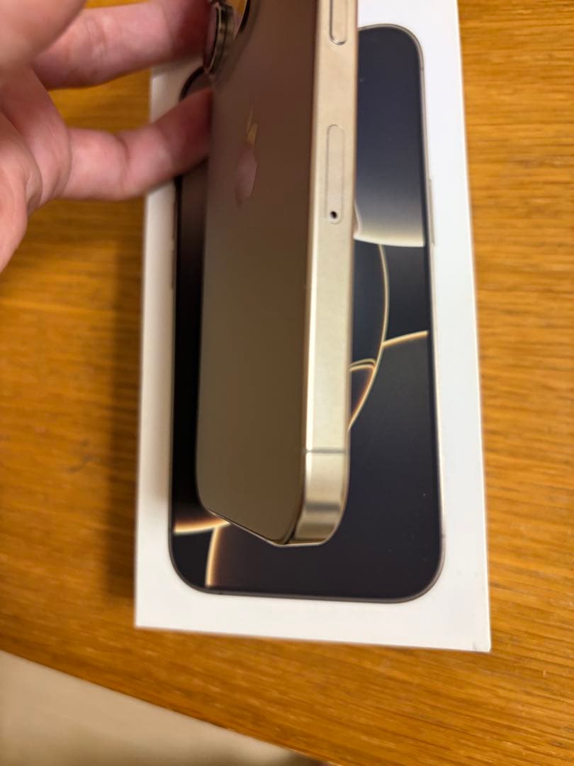 iPhone 16 Pro ナチュラルチタニウム 本体128GB SIMフリー