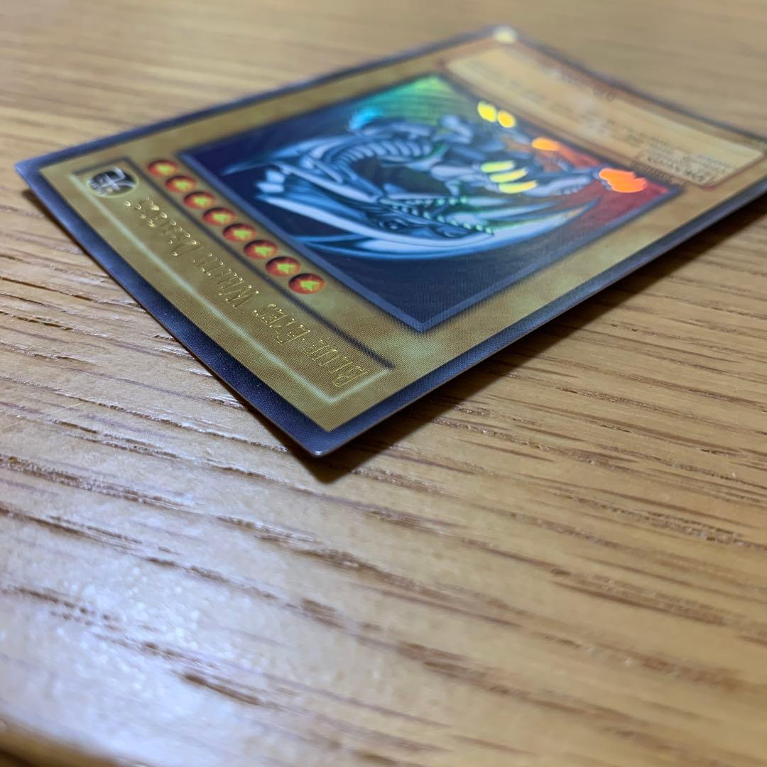 遊戯王　ブルーアイズホワイトドラゴン