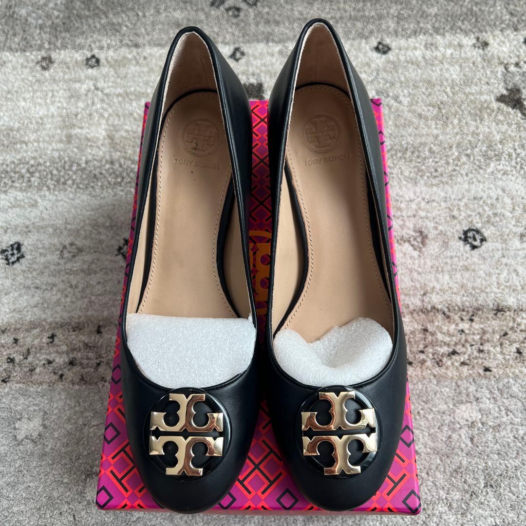 【美品】TORY BURCH レザーパンプス 黒×ゴールド サイズ7（24cm）