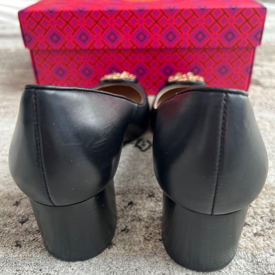 【美品】TORY BURCH レザーパンプス 黒×ゴールド サイズ7（24cm）