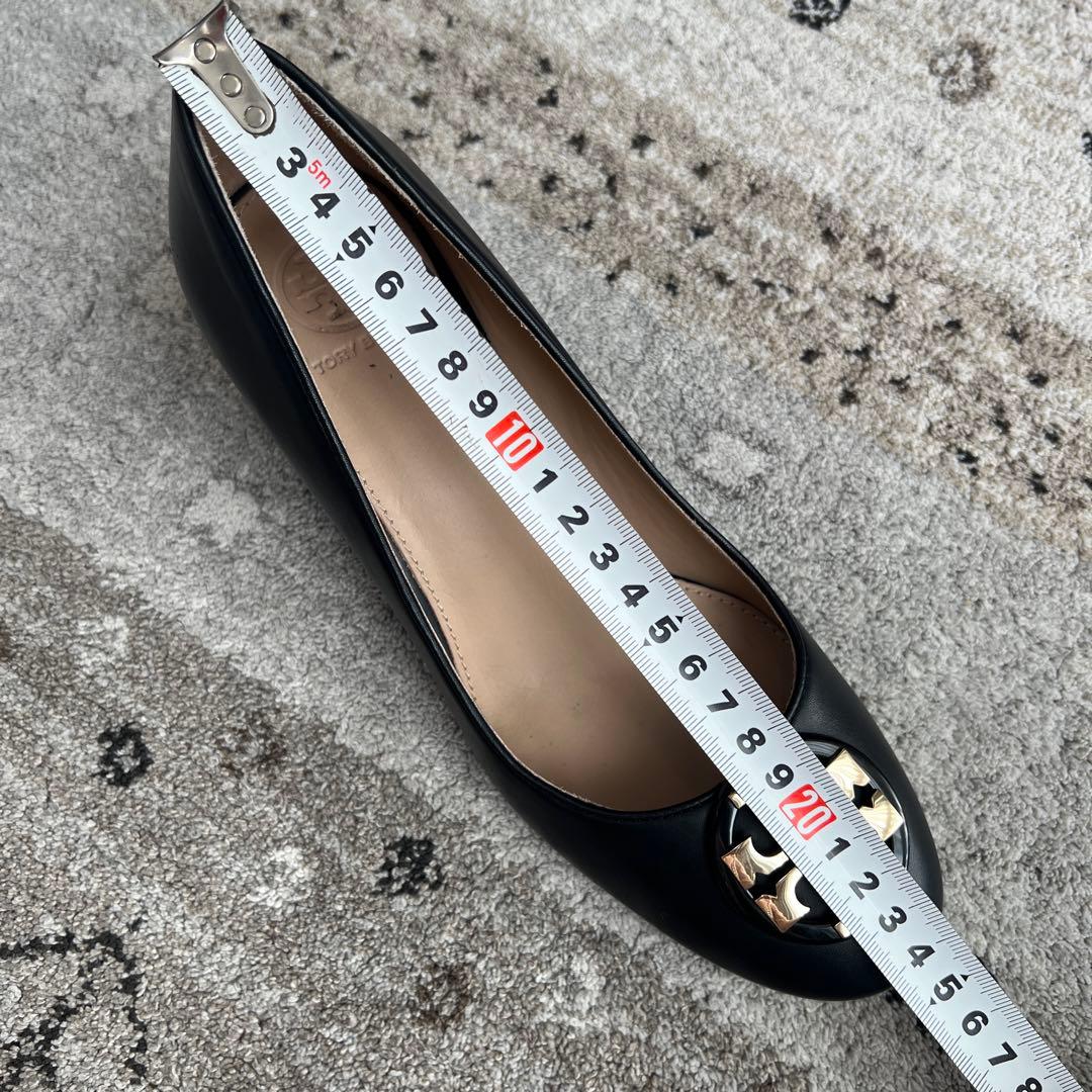 【美品】TORY BURCH レザーパンプス 黒×ゴールド サイズ7（24cm）