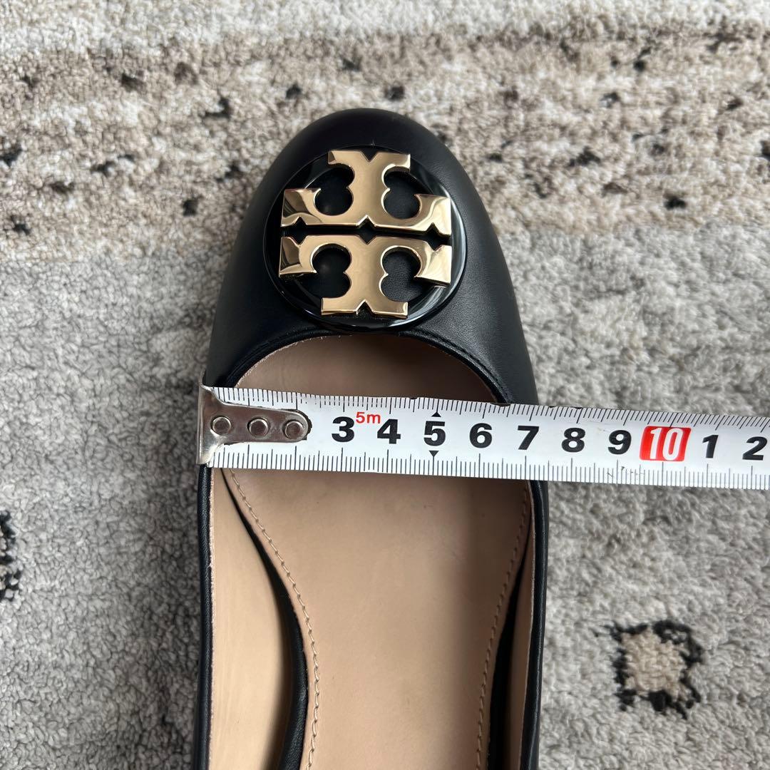 【美品】TORY BURCH レザーパンプス 黒×ゴールド サイズ7（24cm）