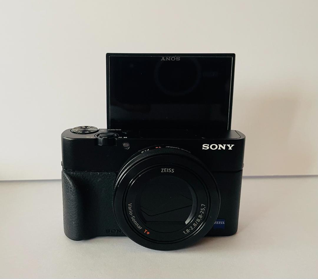 SONY RX100 M5A コンパクトデジタルカメラ（チャージャーキット付）