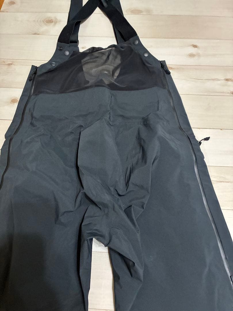 美品バートンAK457 GORE-TEX PRO ビブパンツ　Sサイズ