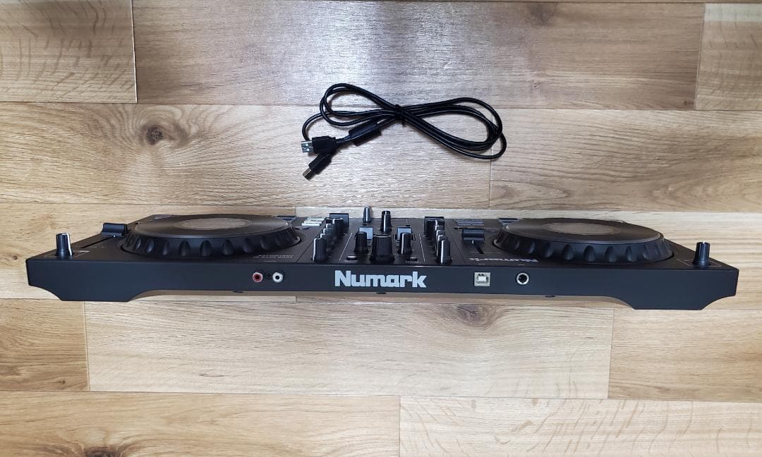 Numark Mixtrack Platinum FX DJコントローラー