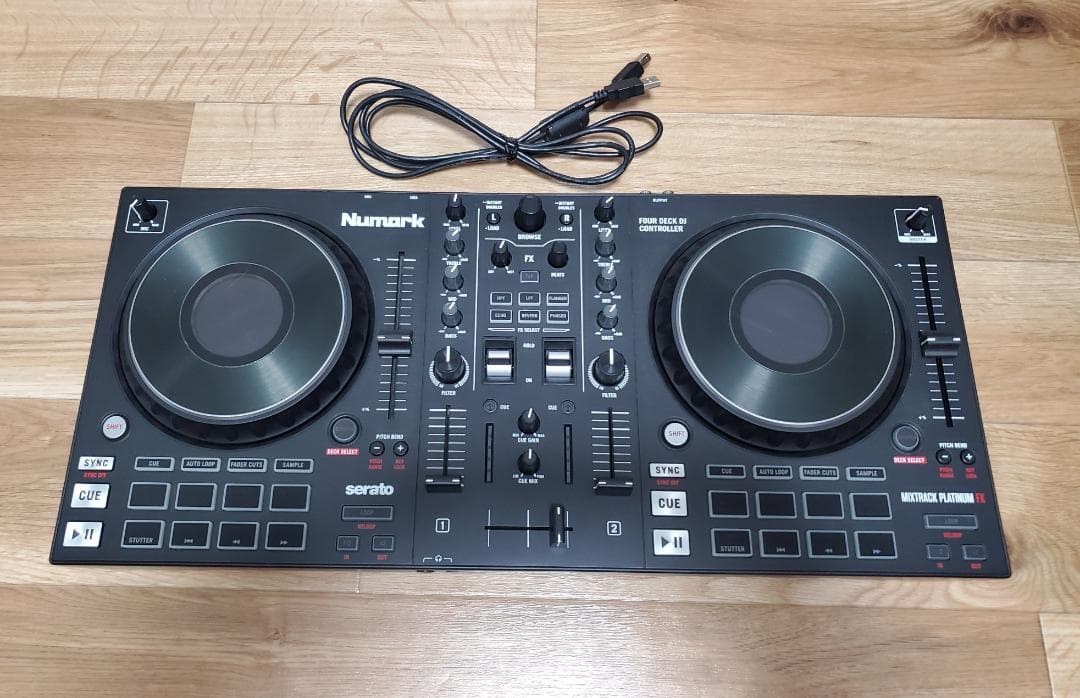 Numark Mixtrack Platinum FX DJコントローラー