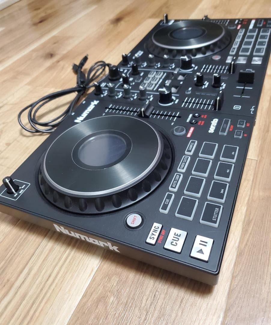 Numark Mixtrack Platinum FX DJコントローラー