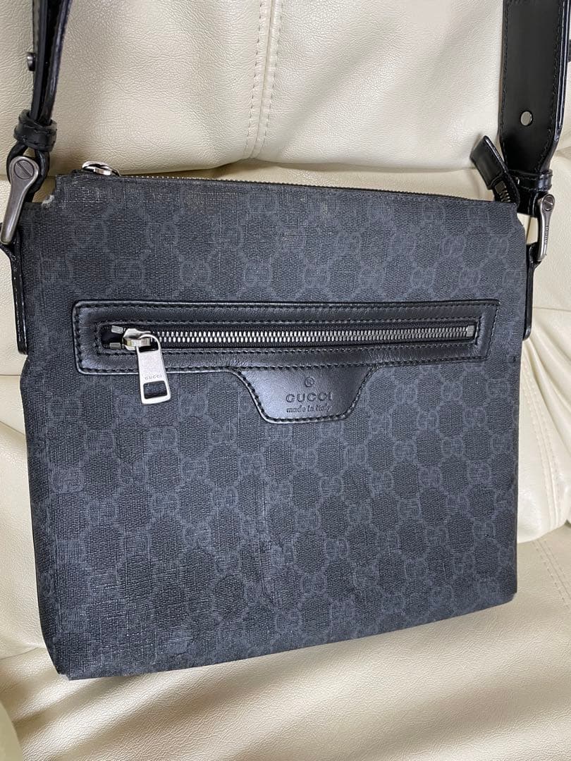 グッチ　メッセンジャーバック