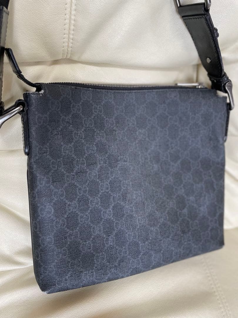 グッチ　メッセンジャーバック