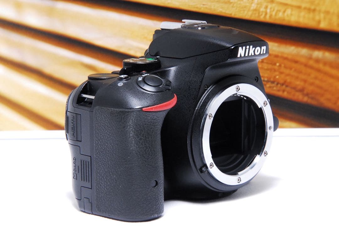【人気機種】Nikon D5500 バリアングル液晶 タッチパネル Wi-Fi