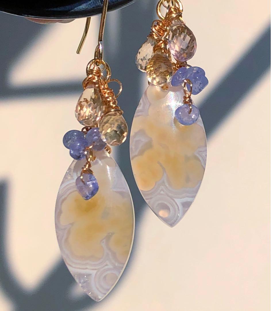 天然石♡レア♡大輪お花模様ホワイトアイアゲートのピアス14kgf