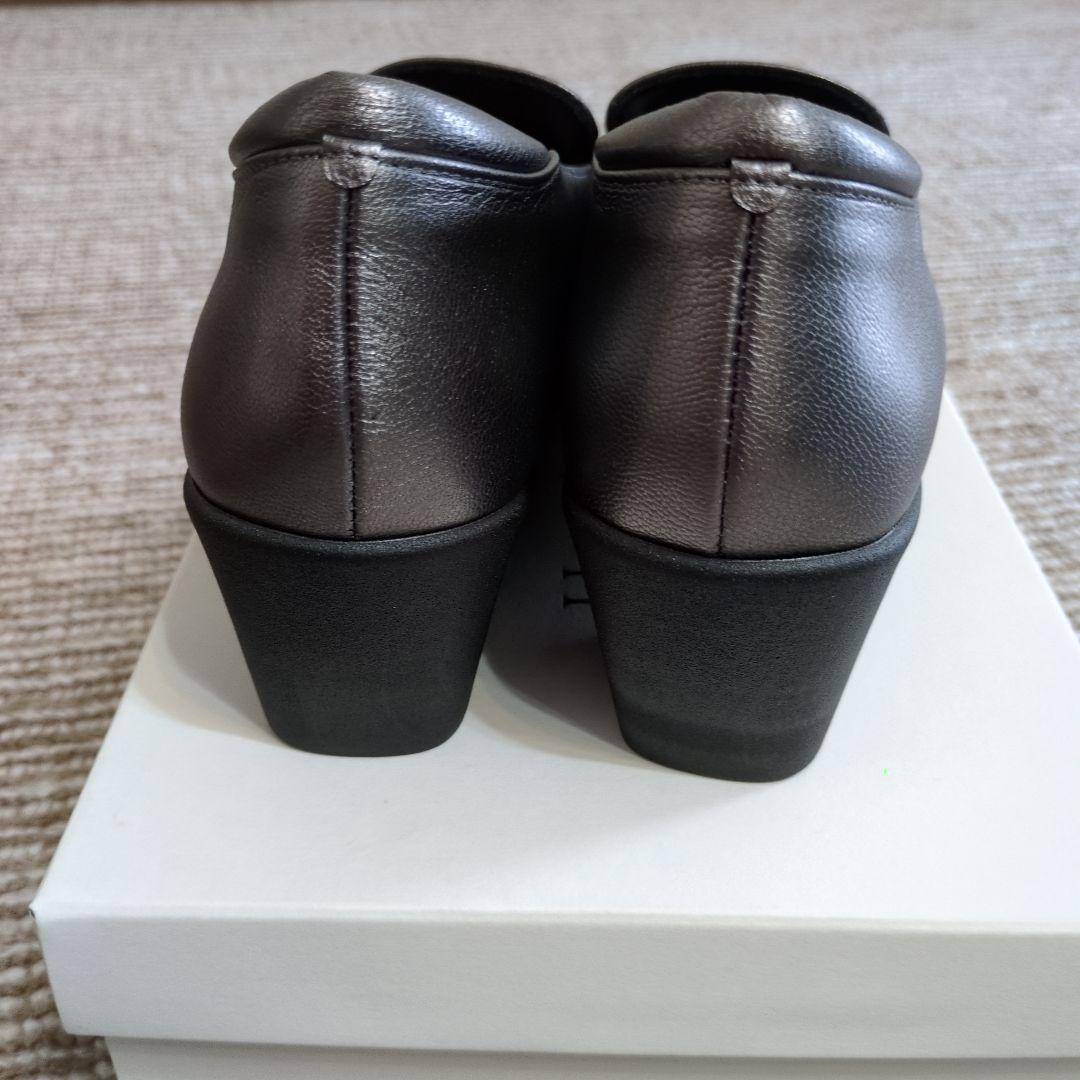 新品ヒルズアベニュー　Hモティーフクリアウェーブソールローファー　２４cm