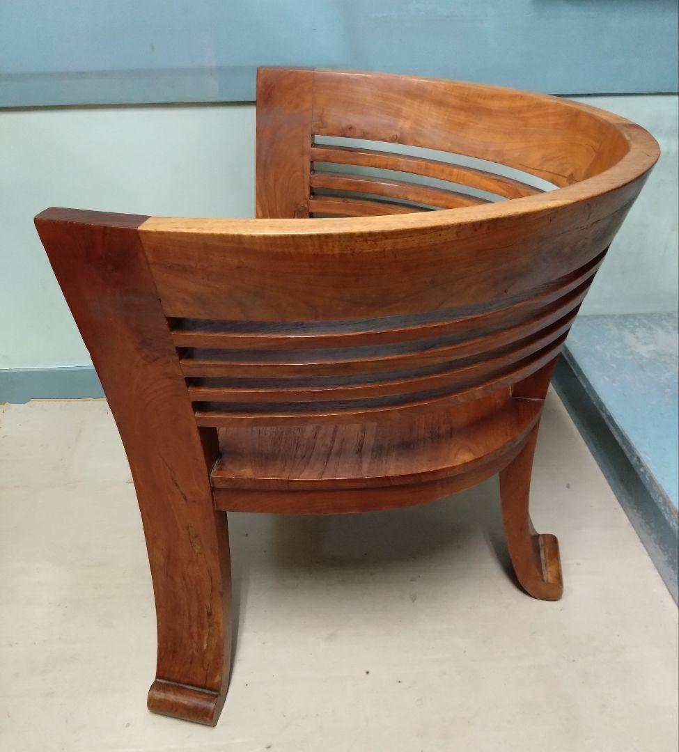 曲線美が美しいスタイリッシュなチェアー　重厚　頑丈　直接引取り歓迎