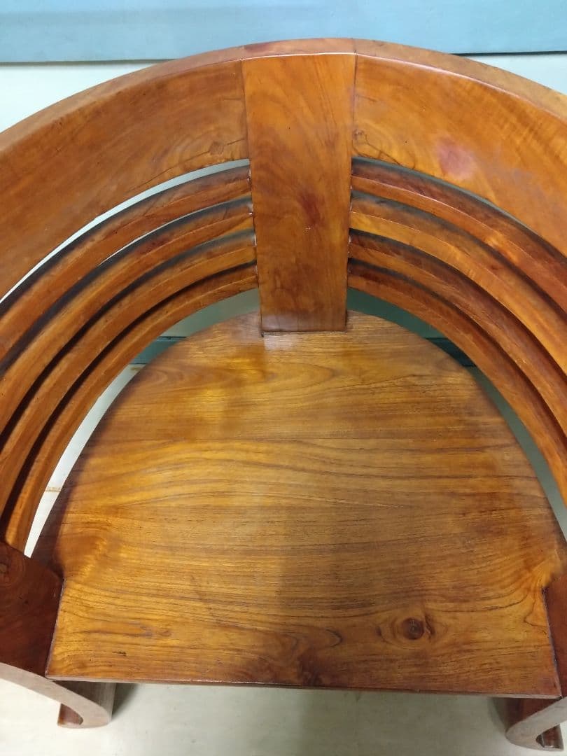 曲線美が美しいスタイリッシュなチェアー　重厚　頑丈　直接引取り歓迎