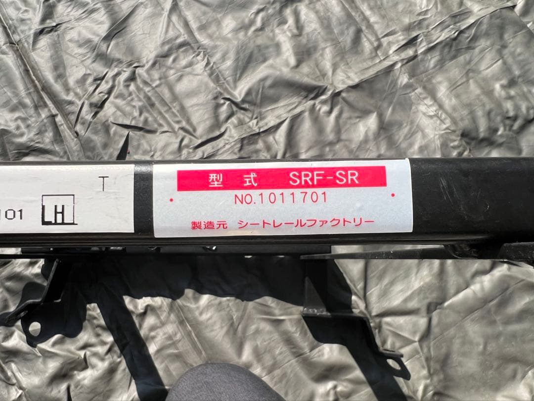 ランクル100用シートレール左右セット